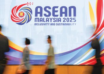 Malaysia tidak lagi boleh membuang masa berbulan madu meraikan pelantikan sebagai Pengerusi ASEAN, tetapi perlu bertindak dengan segera meneroka peluang baharu.