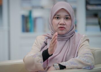 FADHLINA SIDEK
