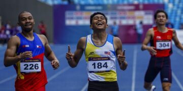UMAR Osman (tengah) berjaya mencatat rekod baharu kebangsaan dalam acara 400 meter di Kejohanan Olahraga Terbuka New Taipei, Taiwan, Sabtu lalu.