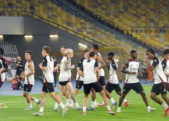 Pemain Manchester United menjalani latihan di Stadium Nasional Bukit Jalil, semalam sebagai 
persiapan peelawanan merebut Piala Cabaran 2025 menentang ASEAN All Stars malam ini. - UTUSAN/ISKANDAR ISHAK