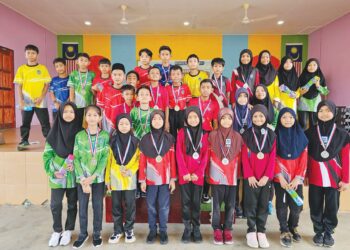 SENYUMAN sang juara yang akan mewakili sekolah ke MSSD Jeli.