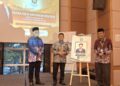 SALEHUDDIN Saidin (tengah) melancarkan kad khas PPI di Shah Alam, Selangor. – UTUSAN/ISKANDAR SHAH MOHAMED