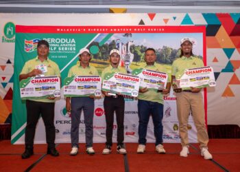 MOHAMED Izzad Ibrahim Jagkeira(tengah) muncul juara Kategori A dengan skor bersih cemerlang 67 di kejohanan PNAGS 2025