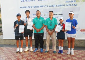 BEREGU lelaki dan wanita Korea muncul juara Kejohanan Antarabangsa ATF Bawah 14 Tahun di Kompleks Tenis MPHTJ, Ayer Keroh, Melaka. - UTUSAN/AMRAN MULUP