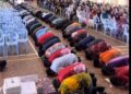 Guru dan pelajar SMK Jengka Pusat melakukan sujud syukur sebagai tanda kesyukuran kejayaan sekolah terbaik Felda  SPM 2024