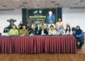 Sakrani Shamsudin (duduk, berkot )bersama barisan kepemimpinan Persatuan Teater Malaysia sesi 2025-2026: