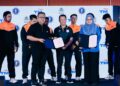 DATUK Sumali Reduan(kiri) bersama  Ketua Pegawai Korporat TM, Nor Fadhilah Mohd Ali(kanan) dan Tan Sri Norza Zakaria(tengah) menjalin kerjasama selama dua tahun yang dimeterai melalui satu majlis pertukaran dokumen di Hotel Seri Pacific, Kuala Lumpur