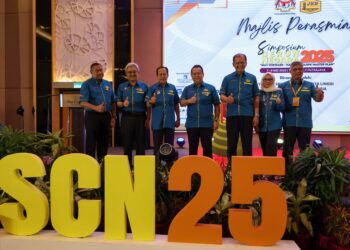 ALEXANDER Nanta Linggi merasmikan Simposium Cerun Negara 2025 di Putrajaya. - UTUSAN/KAMARIAH KHALIDI