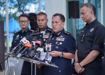 RUSDI Mohd Isa pada sidang akhbar di Kontinjen Kuala Lumpur di sini hari ini. 