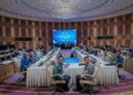 SAIFUDDIN Nasution Ismail dan  Steven Sim bergambar ketika Mesyuarat Jawatankuasa Bersama Mengenai Pengurusan Pekerja Asing kali ke-13 di PICC, Putrajaya. - UTUSAN/FAIZ ALIF ZUBIR