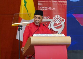 Presiden UMNO, Datuk Seri Dr. Ahmad Zahid Hamidi ketika berucap pada Majlis Sambutan Hari UMNO ke-79 di WTC Kuala Lumpur di sini, hari ini.-UTUSAN/ISKANDAR ISHAK
