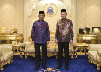 ANWAR Ibrahim  ketika pertemuan sulung beliau dengan Yang Dipertua Negeri Sabah, Tun Musa Aman hari ini.-FB ANWAR IBRAHIM