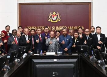 PASUKAN SPRM bersama Kesuma dan HRD CORP ketika Majlis Menandatangani Laporan Penambahbaikan Tatakelola di Kompleks Kementerian Sumber Manusia (Kesuma) hari ini.