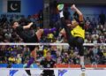AKSI pemain Malaysia, Noraizat Mohd Nordin ketika membuat libasan ke dalam kawasan pasukan Thailand pada perlawanan akhir Acara Beregu dalam Kejohanan Sepak Takraw Piala Asia ASTAF 2025 di Stadium Titiwangsa di sini hari ini. UTUSAN/SYAKIR RADIN