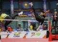 PEMAIN Malaysia, Mohamad Azlan Alias (dua kanan) membuat libasan bola ke arah Pemain Brunei, Zatie Hidayat Saidi bagi acara regu pada Kejohanan ASTAF Sepaktakraw Piala Asia 2025 di Stadium Titiwangsa di sini hari ini.UTUSAN/FARIZ RUSADIO