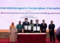 AB. RAUF Yusoh menyaksikan Majlis Menandatangani MoU antara LBS dan OHB di sebuah hotel di Banda Hilir, Melaka. - UTUSAN/ARIF HAMIZAN MISKON