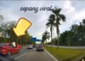 DUA lelaki wargannegara asing ditahan selepas dikesan melakukan aksi berbahaya dengan memanjat bumbung kereta yang sedang bergerak. - GAMBAR ORANG AWAM