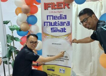 DANIEL Gooi (tengah) ketika merasmikan Program IFitER di Seberang Jaya, Butterworth, Pulau Pinang.