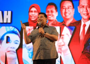 RAFIZI Ramli semasa  menyampaikan ucapan pada Program Jelajah Hidupkan Idealisme Reformasi dalam Ujian Kuasa (HIRUK) Kelantan dan Terengganu, di Kota Bharu, Kelantan hari ini-UTUSAN/KAMARUL BISMI KAMARUZAMAN.
