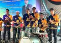 AKMAL Nasrullah Mohd Nasir (dua dari kanan) membuat gimik pelancaran Sambutan Hari Belia 2025 Peringkat Negeri Perlis di Dataran Sungai Chuchu, Padang Besar, Perlis hari ini. -UTUSAN/ASYRAF MUHAMMAD