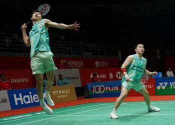 AARON Chia-Soh Wooi Yik ketika menentang pasangan Taiwan, Chiu Hsiang Chieh-Wang Chi Lin pada aksi pusingan pertama Malaysia Masters 2025 di Axiata Arena, Bukit Jalil, hari ini. - UTUSAN/ISKANDAR ISHAK