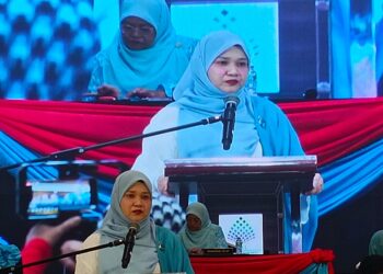 FADHLINA Sidek berucap merasmikan Kongres Nasional Tahunan Wanita Keadilan di Pusat Konvensyen Danga Bay, Johor Bahru.