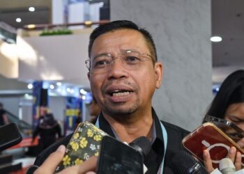MOHD. KHAIR Ngadiron ketika ditemui pemberita pada Majlis Pembuka Tirai Pesta Buku Antarabangsa Kuala Lumpur ke-42 di Pusat Dagangan Dunia Kuala Lumpur, hari ini. - UTUSAN/SYAKIR RADIN
