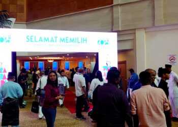 PARA perwakilan PKR dari seluruh negara mula berhimpun di Hotel Berjaya Waterfront, Johor Bahru bagi melaksanakan tanggungjawab memilih kepimpinan pusat bagi penggal baharu.