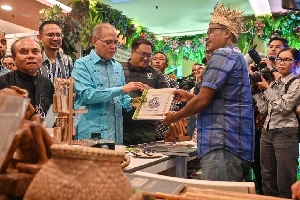Pahang lancar empat buku eksklusif di PBAKL