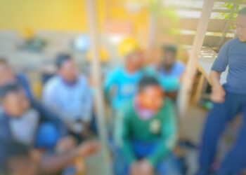 SEBAHAGIAN PATI ditahan oleh JIM Kelantan selepas menyerbu sebuah tapak pembinaan sekitar kawasan Pasir Mas, Kelantan semalam.-IHSAN JIM Kelantan.