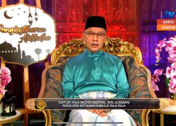 Penolong Setiausaha Majlis Raja-Raja, Datuk Mohd Aseral Jusman ketika mengisytiharkan tarikh Aidiladha dan 1 Zulhijah menerusi pengumuman rasmi yang disiarkan menerusi saluran Radio Televisyen Malaysia (RTM) di TV1, malam ini.