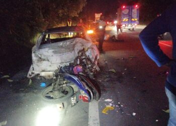 Seorang penunggang motosikal cedera parah apabila dipercayai melanggar sebuah kenderaan yang hangus terbakar dalam kejadian berasingan di Jalan Tawar-Kulim, pagi ini.