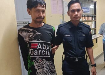 NAZARUDIN Mahmud didakwa atas pertuduhan pecah amanah di Mahkamah Sesyen Johor Bahru.