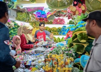 KESANTUNAN dalam berbahasa bukan sekadar soal adat atau tradisi tetapi keperluan dalam membina masyarakat yang harmoni, hormat-menghormati dan beradab.