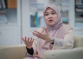 FADHLINA SIDEK