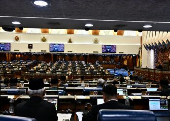 SIDANG Khas Parlimen bagi membincangkan tarif timbal balik Amerika Syarikat bertukar kecoh selepas berlaku pertembungan antara pemimpin blok kerajaan dan pembangkang. JABATAN PENERANGAN MALAYSIA
