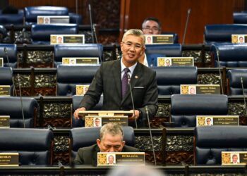 TENGKU Datuk Seri Zafrul Tengku Abdul Aziz ketika Sidang Khas Dewan Rakyat berhubung tarif AS - JABATAN PENERANGAN