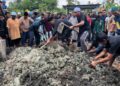 JENAZAH Muhamad Faiez Othman, 28, yang meninggal dunia akibat dipanah petir selamat dikebumikan di Tanah Perkuburan Islam Simpang Sanglang, Kangar, Perlis, hari ini.-UTUSAN/ASYRAF MUHAMMAD