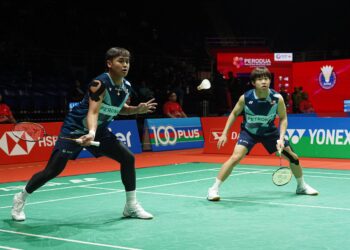 Aaron Tai-Kang Khai Xing tewas kepada beregu Denmark. Rasmus Kjaer-Frederik Sogaard 10-21, 26-24, 16-21 pada aksi pusingan kedua Malaysia Masters 2025, kelmarin. - UTUSAN/ISKANDAR ISHAK