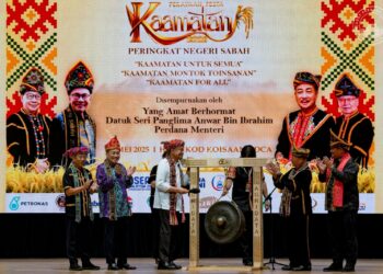 ANWAR Ibrahim merasmikan Majlis Sambutan Pesta Kaamatan Peringkat Negeri Sabah Tahun 2025 di Kota Kinabalu, Sabah. - PEJABAT PERDANA MENTERI