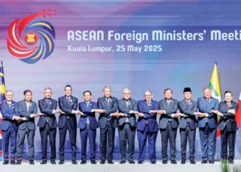 SIDANG Kemuncak ASEAN ke-46 menjadi medan merangka hala tuju, memperkukuh kerjasama sedia ada termasuk membuat keputusan secara kolektif bagi memastikan matlamat Komuniti Ekonomi ASEAN (AEC) 2025 dapat direalisasikan sepenuhnya.