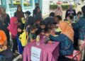 PROGRAM Kampung Angkat Pergigian 2025 berlangsung meriah di Masjid Nurul Iman, Kurong Batang di sini, semalam.-UTUSAN