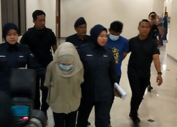 DUA rakan mengaku tidak bersalah atas dakwaan lakukan rompakan ketika dihadapkan ke Mahkamah Sesyen Kuantan di Kuantan, Pahang.