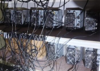 SEBAHAGIAN daripada mesin bitcoin yang dirampas di salah sebuah premis dalam serbuan di Hulu Terengganu dan Marang, semalam.