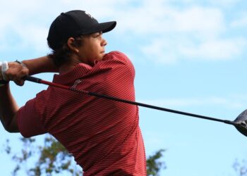 Charlie Woods mempamerkan permainan cemerlang apabila menjuarai Kejohanan Jemputan Team TaylorMade, Florida semalam. - AFP