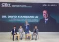 DAVID Xianqiang Lu (dua dari kanan) dan Michael Chew (paling kiri) menjawab pertanyaan wartawan dalam sesi penerangan bertajuk Kejuruteraan Masa Depan: Meninjau Ke Dalam Rangkaian Kuasa Hibrid Chery sempena Pameran Automotif Malaysia 2025 (MAS2025) di Serdang, Selangor.