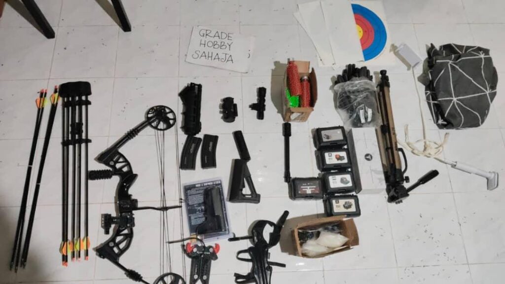 Jual senjata api tiruan, pengendali web diminta serah diri