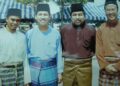 Penulis bersama Setiausaha Sulit Kanan Menteri Belia dan Sukan ketika itu, Datuk Abdul Latiff Endot, Allahyarham Mazlan Ahmad (dua dari kanan) dan Allahyarham Datuk Seri Zolkples Embong. Menteri ketika itu Datuk Seri Hishammuddin Hussein.