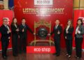 KETUA Pegawai Eksekutif Eco-Shop, Datuk Seri Lee Kar Whatt (tiga dari kanan) dan Pengarah Eksekutif Eco-Shop, Jessica Ng (dua dari kiri) ketika bergambar pada Majlis Penyenaraian Eco-Shop di Bursa Malaysia, semalam. - UTUSAN/ISKANDAR ISHAK