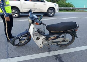 KEADAAN  motosikal yang terlibat dalam kemalangan maut berhampiran Pondok Polis Gaal, Pasir Puteh, Kelantan.-IHSAN PDRM